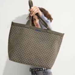 Rothy's The Lightweight Zip Tote - Safari Green -Rothy's Shoes Store 001 Flat SkyBasketweave On Figure 1499