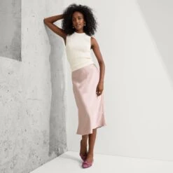 Rothy's The Knot Point II - Mauve -Rothy's Shoes Store 185 KnotPointII Mauve On Figure 0914