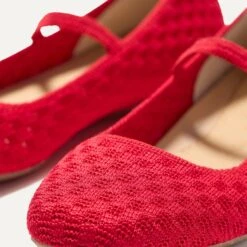 Rothy's The Max Square Mary Jane - Red Crisp Basketweave -Rothy's Shoes Store 232 MaxSquareMaryJane RedCrispBasketweave Toedetail Macro 1189