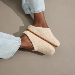 Rothy's The Cozy Clog - Honeybun Bouclé -Rothy's Shoes Store 248 TheCozyClog Cookies CreamBoucle OnFigure 0737